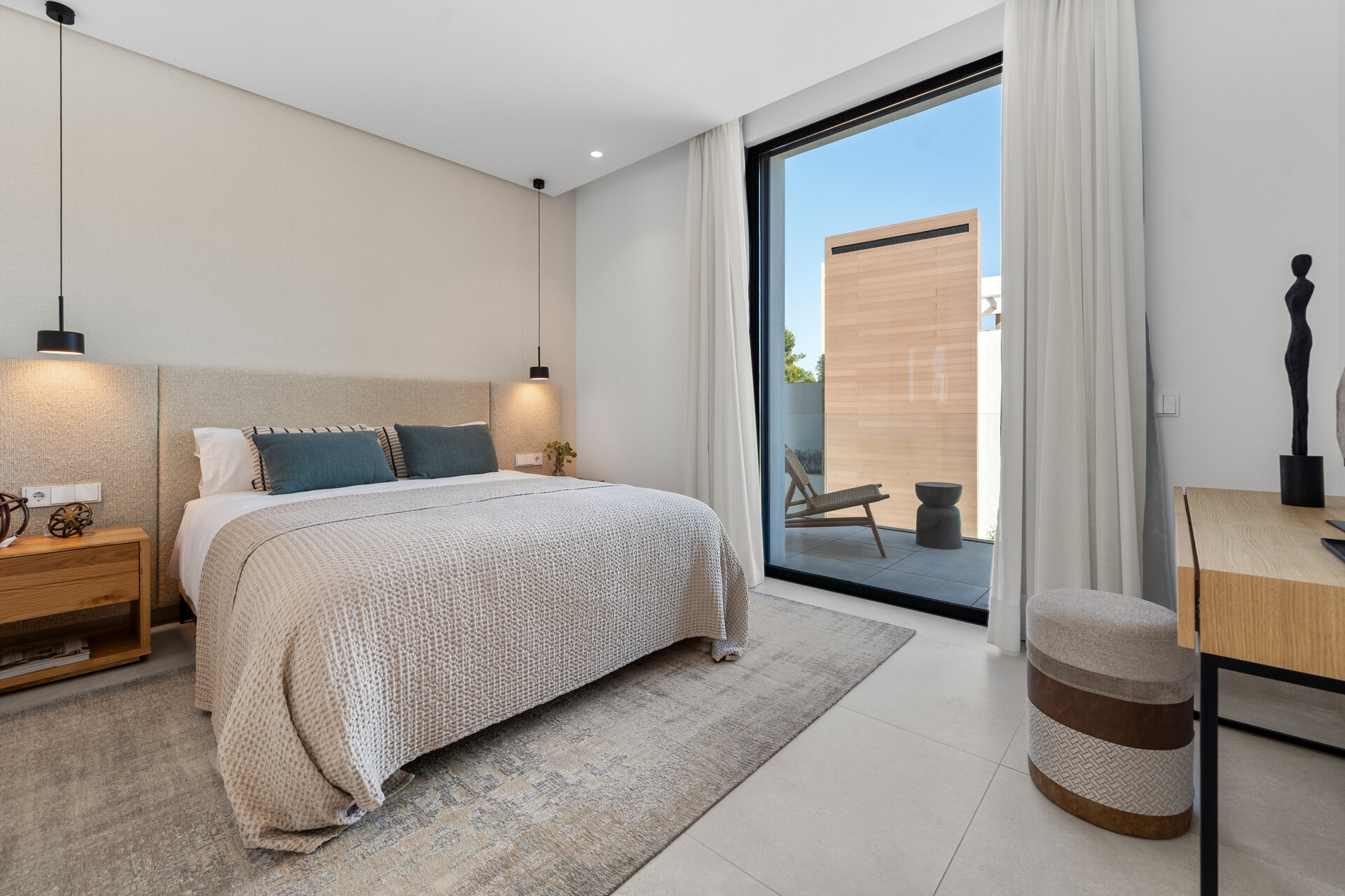 Understated elegant 4 bed villa nestled in luxury community on Marbellas Golden Mile