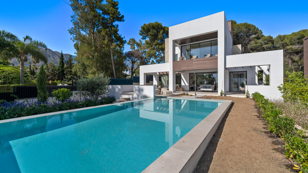 Understated elegant 4 bed villa nestled in luxury community on Marbellas Golden Mile