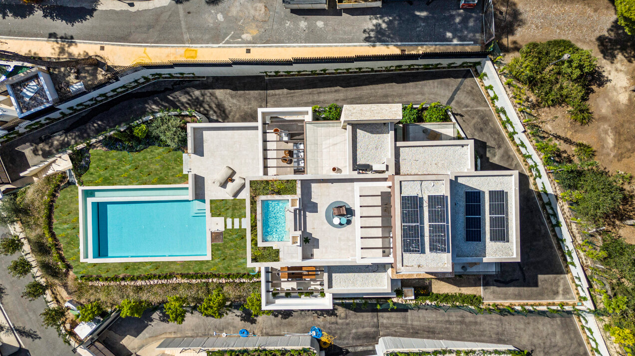 Understated elegant 4 bed villa nestled in luxury community on Marbellas Golden Mile
