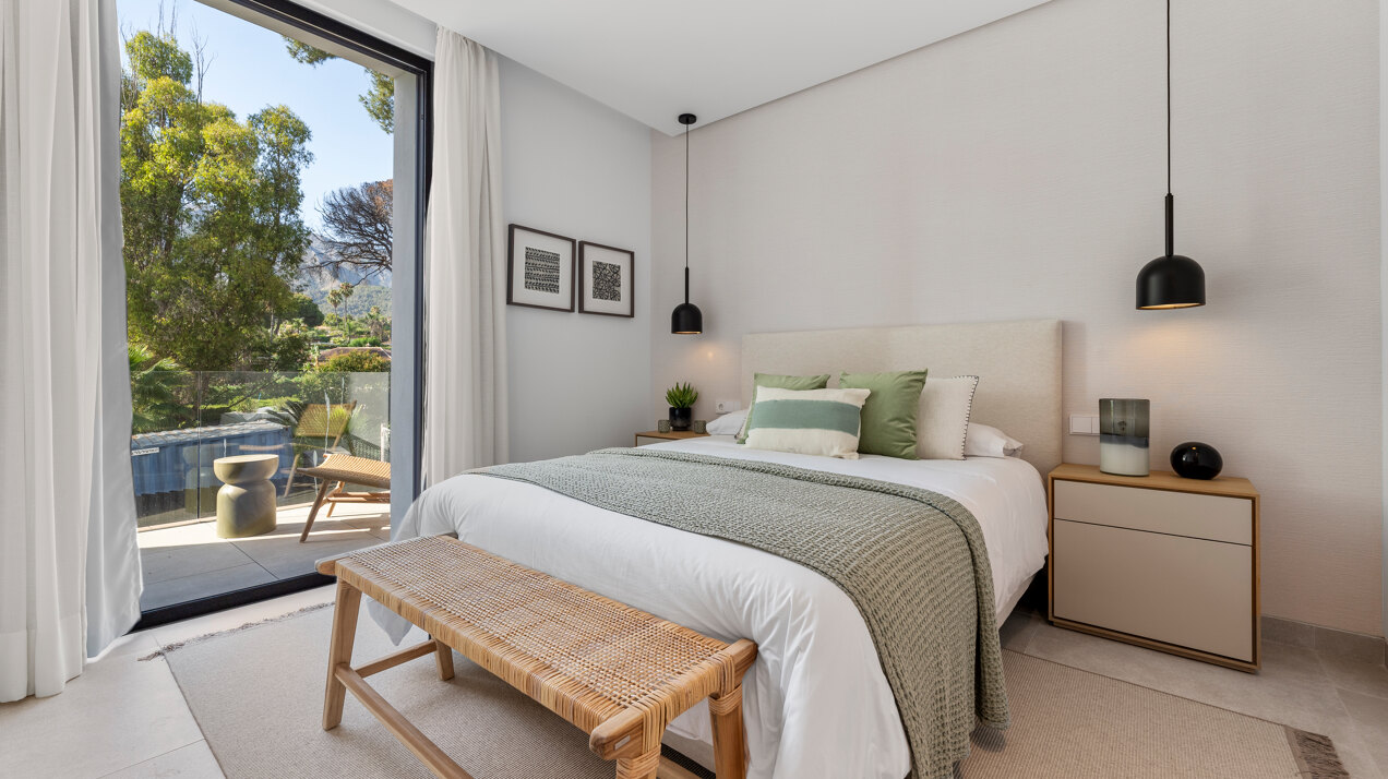 Understated elegant 4 bed villa nestled in luxury community on Marbellas Golden Mile