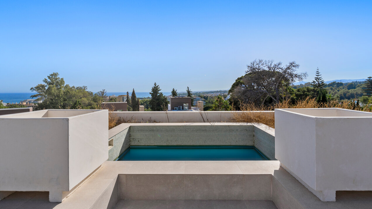 Understated elegant 4 bed villa nestled in luxury community on Marbellas Golden Mile