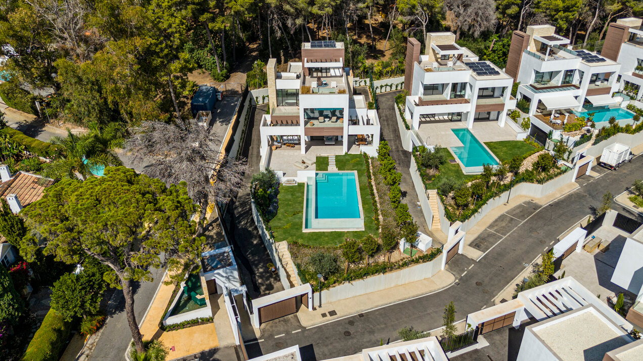 Understated elegant 4 bed villa nestled in luxury community on Marbellas Golden Mile
