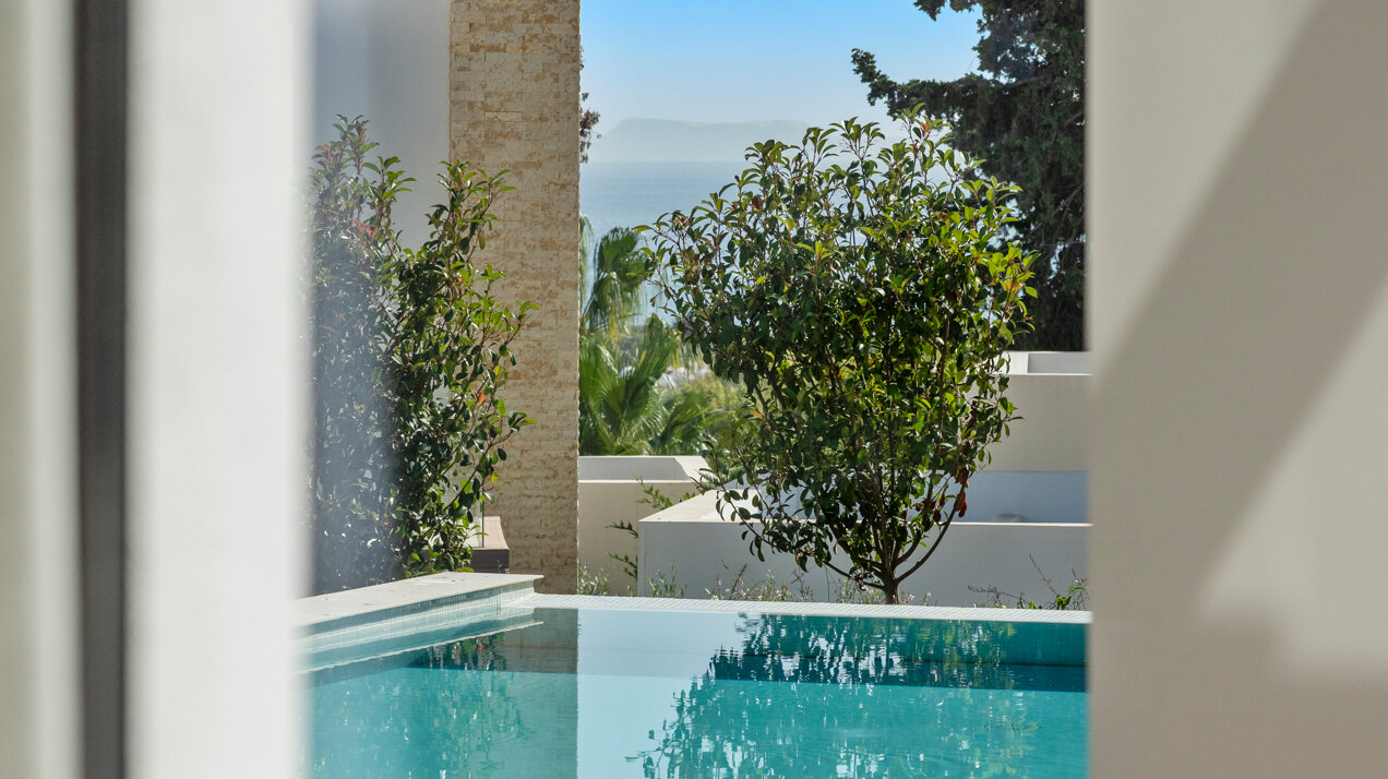 Understated elegant 4 bed villa nestled in luxury community on Marbellas Golden Mile