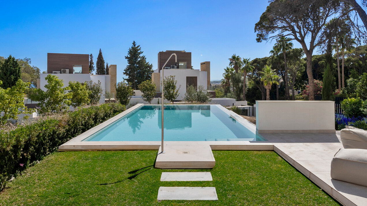 Understated elegant 4 bed villa nestled in luxury community on Marbellas Golden Mile