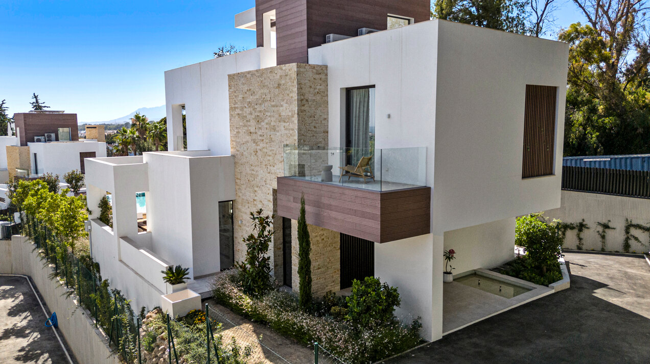 Understated elegant 4 bed villa nestled in luxury community on Marbellas Golden Mile