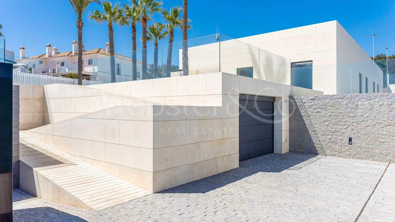 Villa Beachside - Stunning Home in Mijas Costa