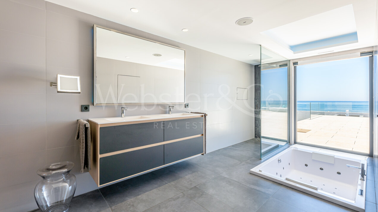 Villa Beachside - Stunning Home in Mijas Costa