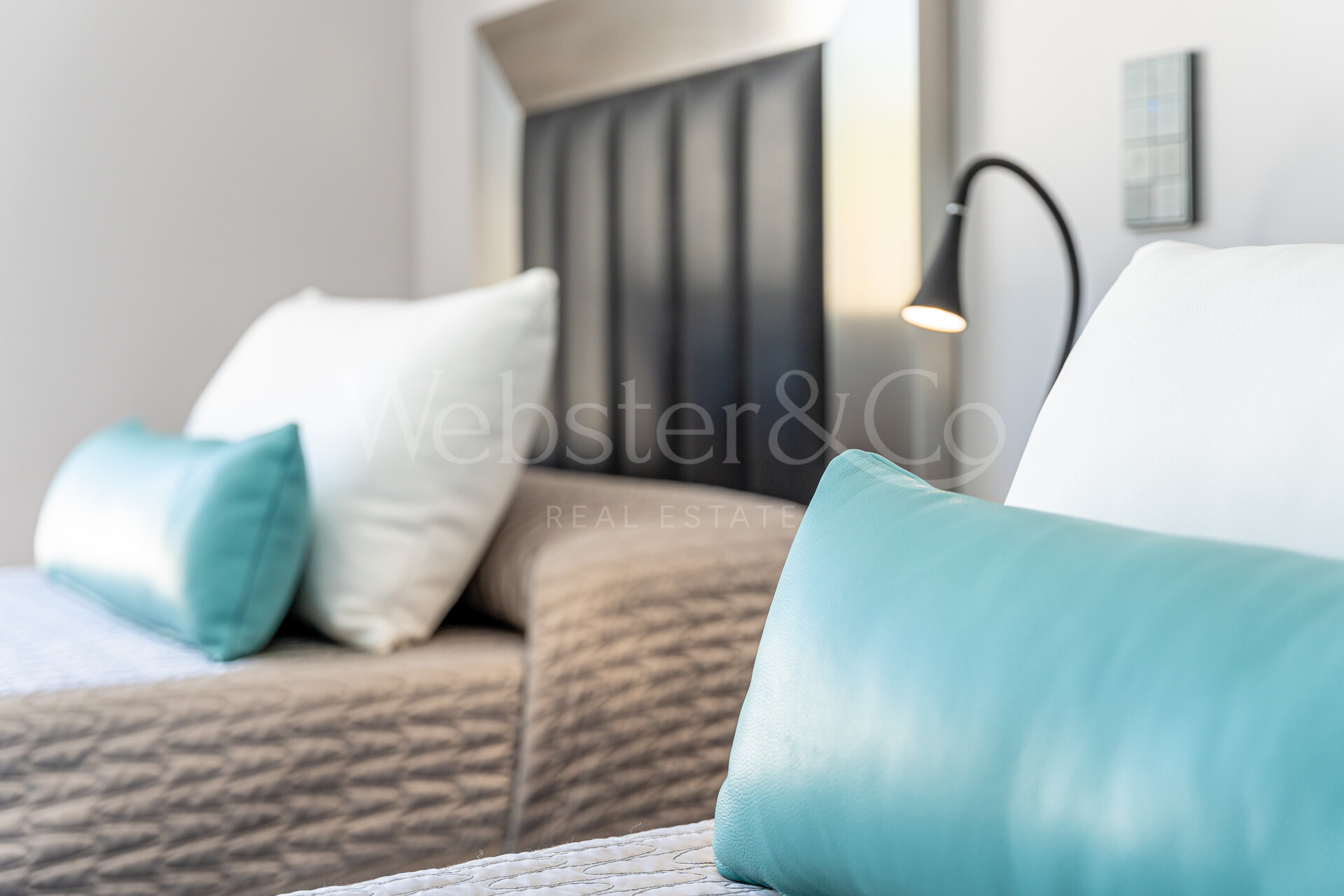 Villa en Primera Línea de Playa en Mijas Costa