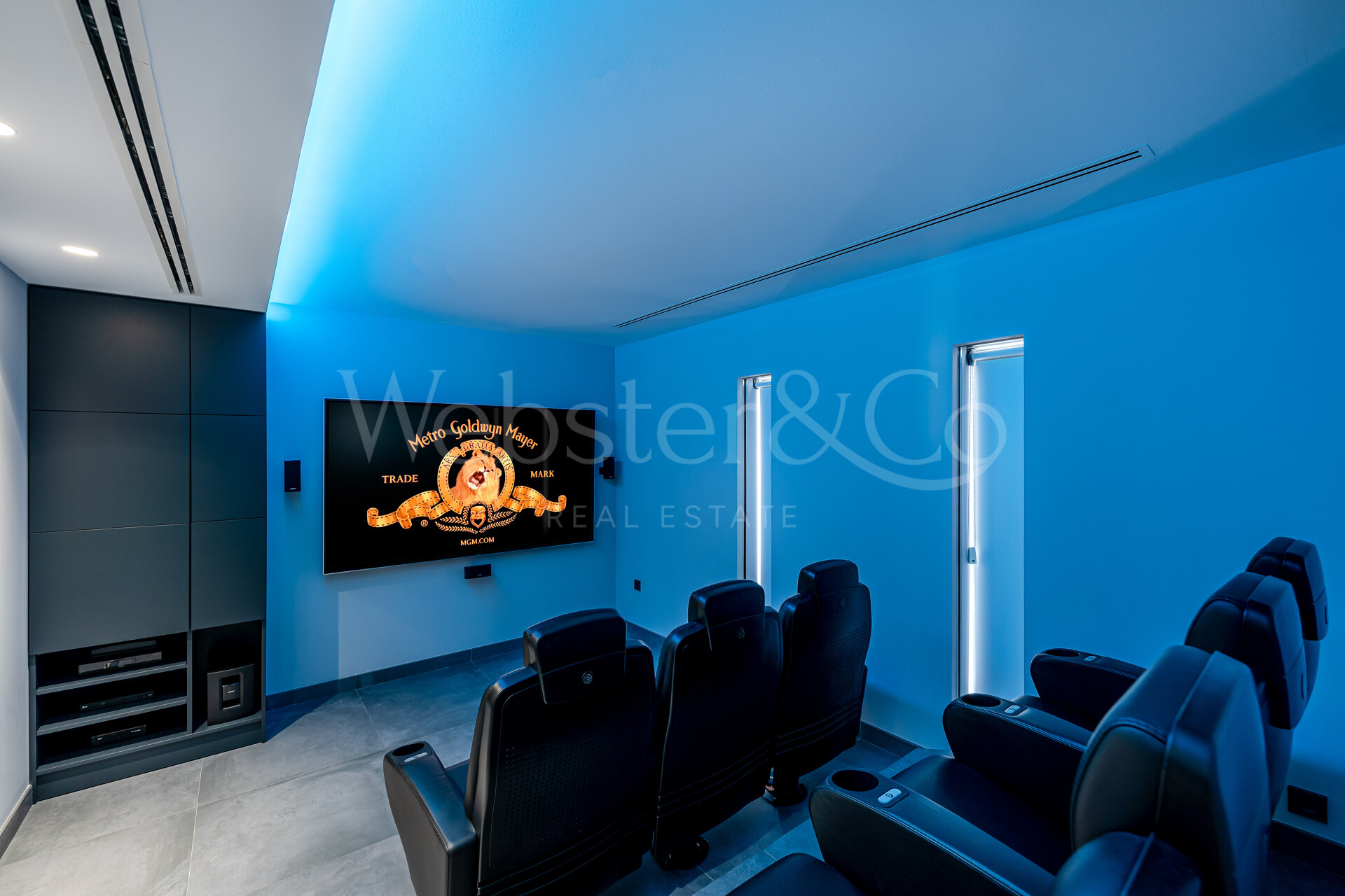 Villa en Primera Línea de Playa en Mijas Costa