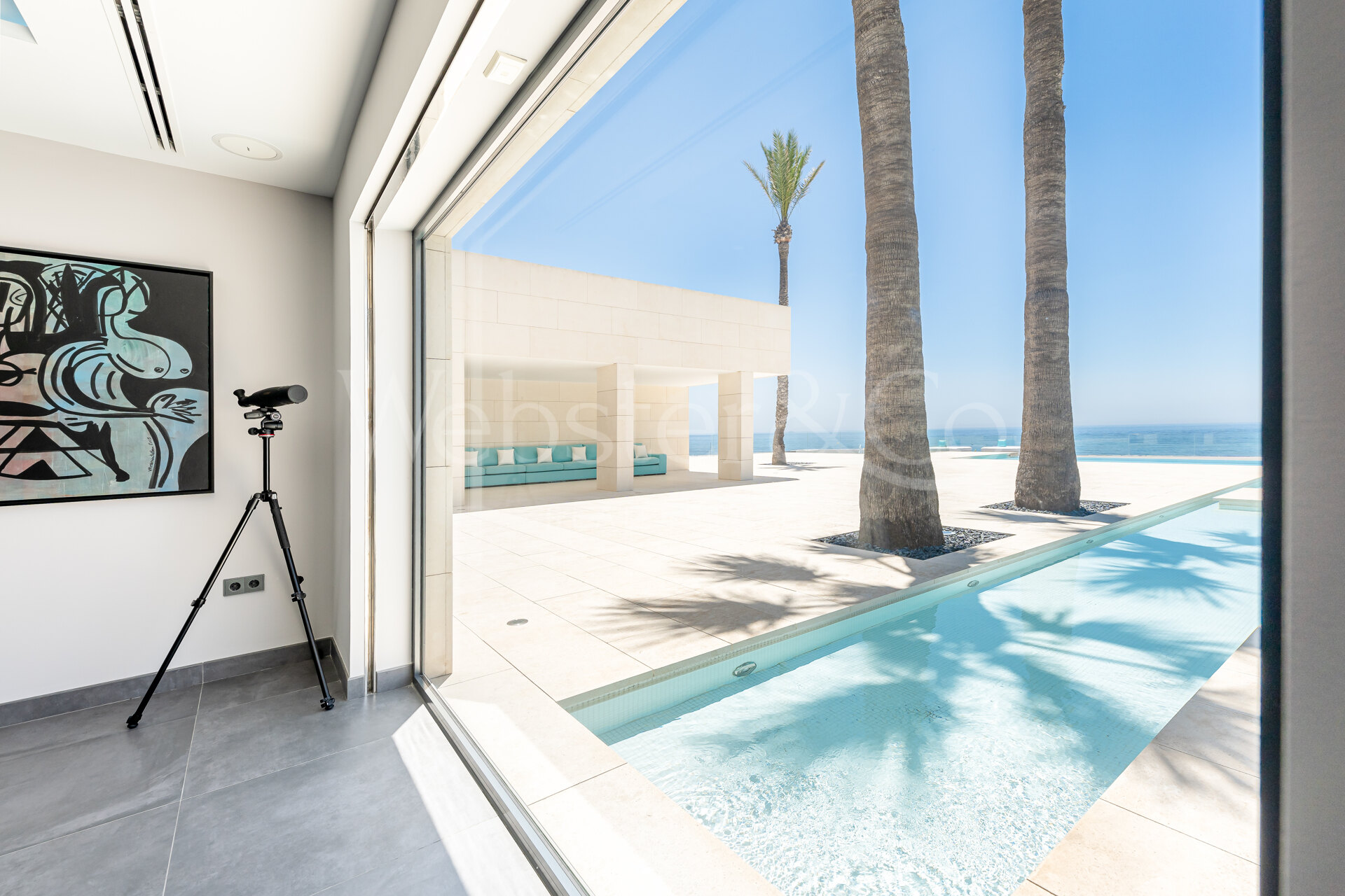 Villa en Primera Línea de Playa en Mijas Costa