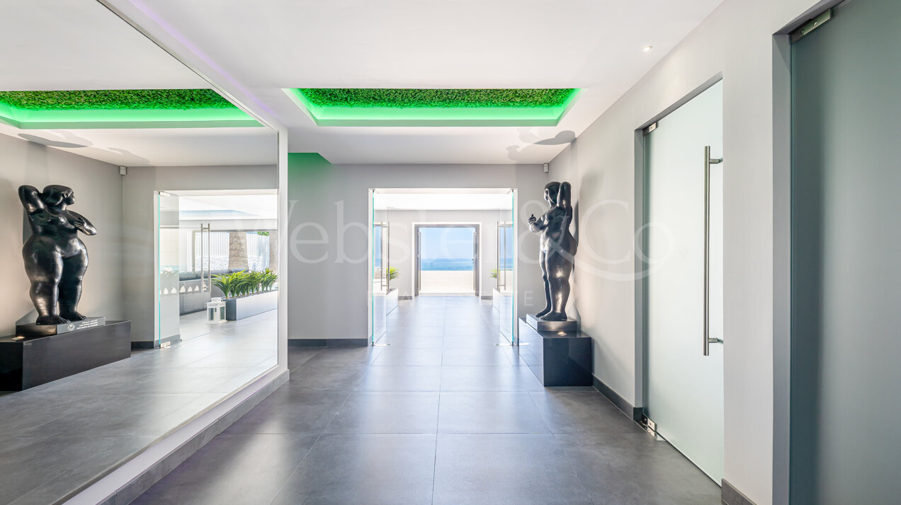 Villa Beachside - Stunning Home in Mijas Costa