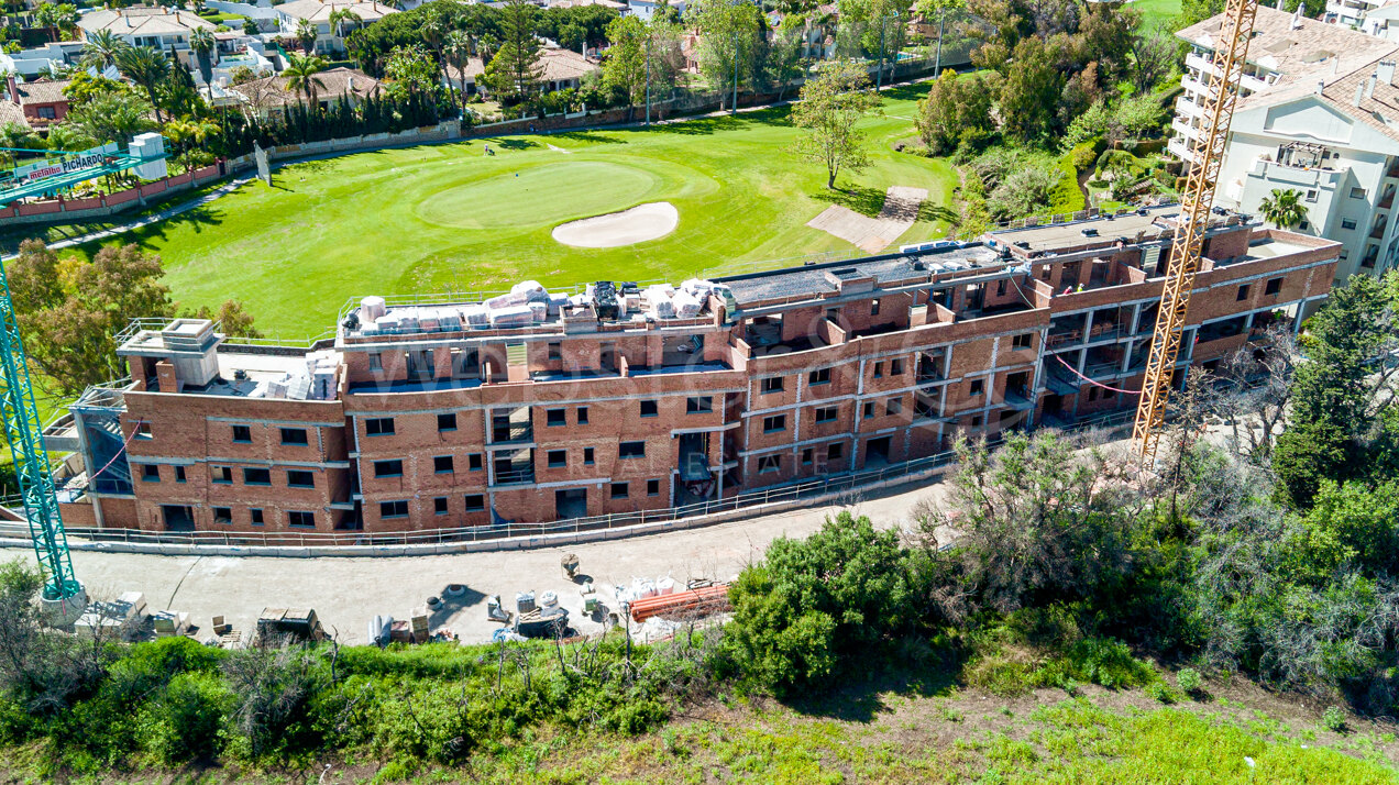 Breeze - Frontline Golf Apartments in Guadalmina