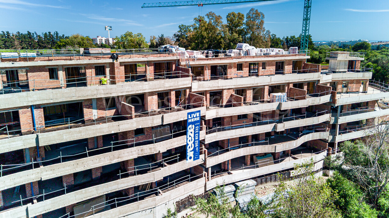 Breeze - Frontline Golf Apartments in Guadalmina