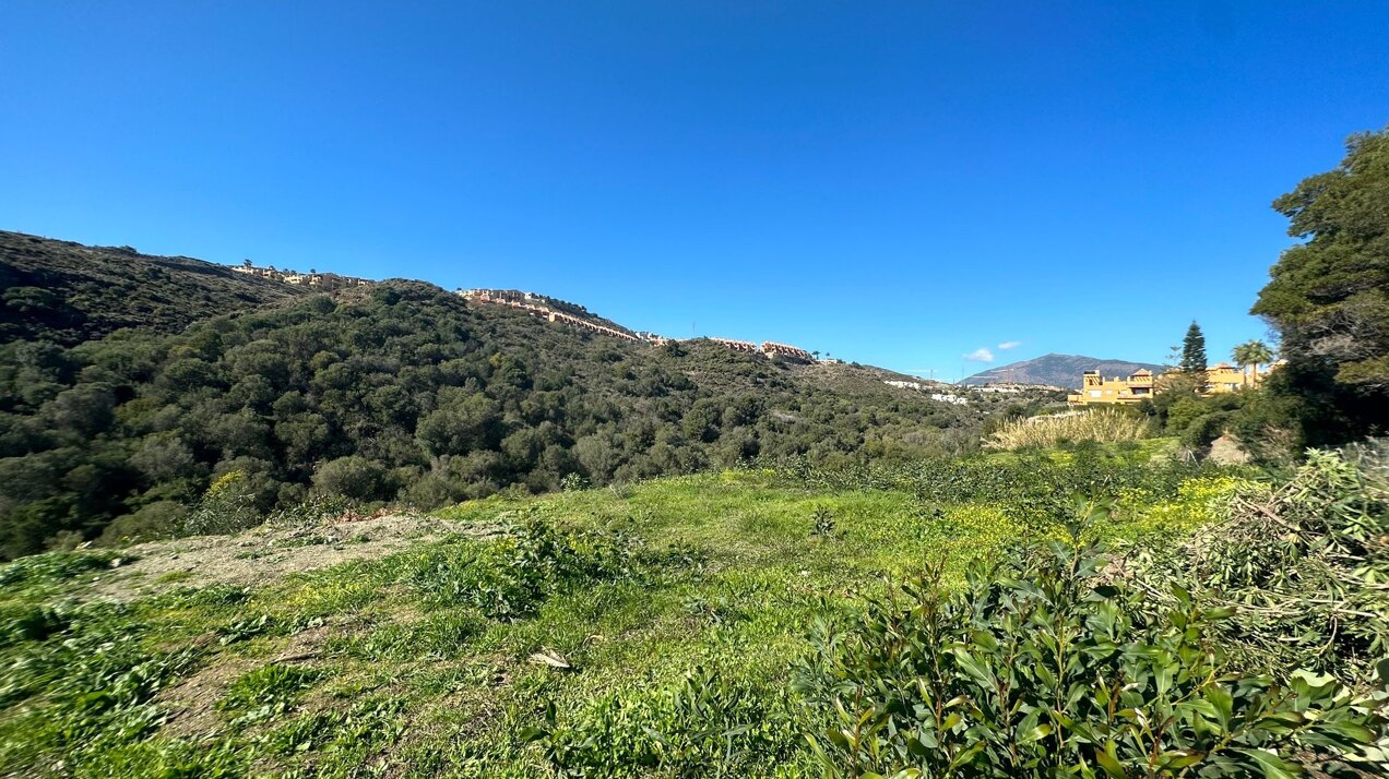 Excellent Plot With Sea and Mountain Views for Sale In Benahavis