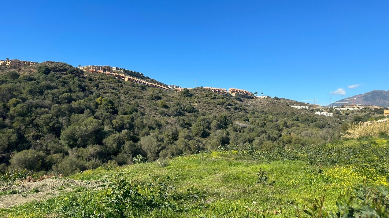 Excellent Plot With Sea and Mountain Views for Sale In Benahavis