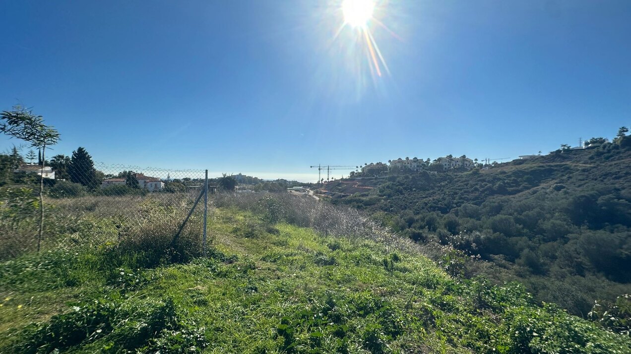 Excellent Plot With Sea and Mountain Views for Sale In Benahavis