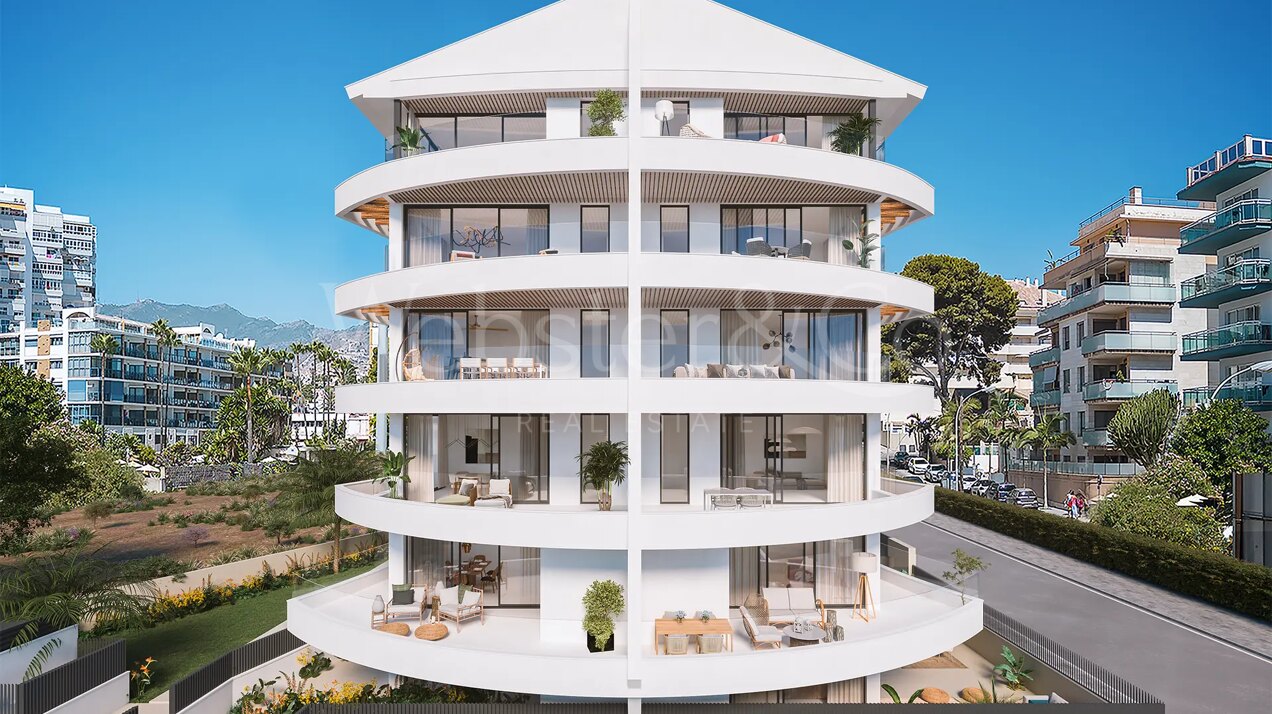 Marina Golden Bay - Modern Seaside Apartments