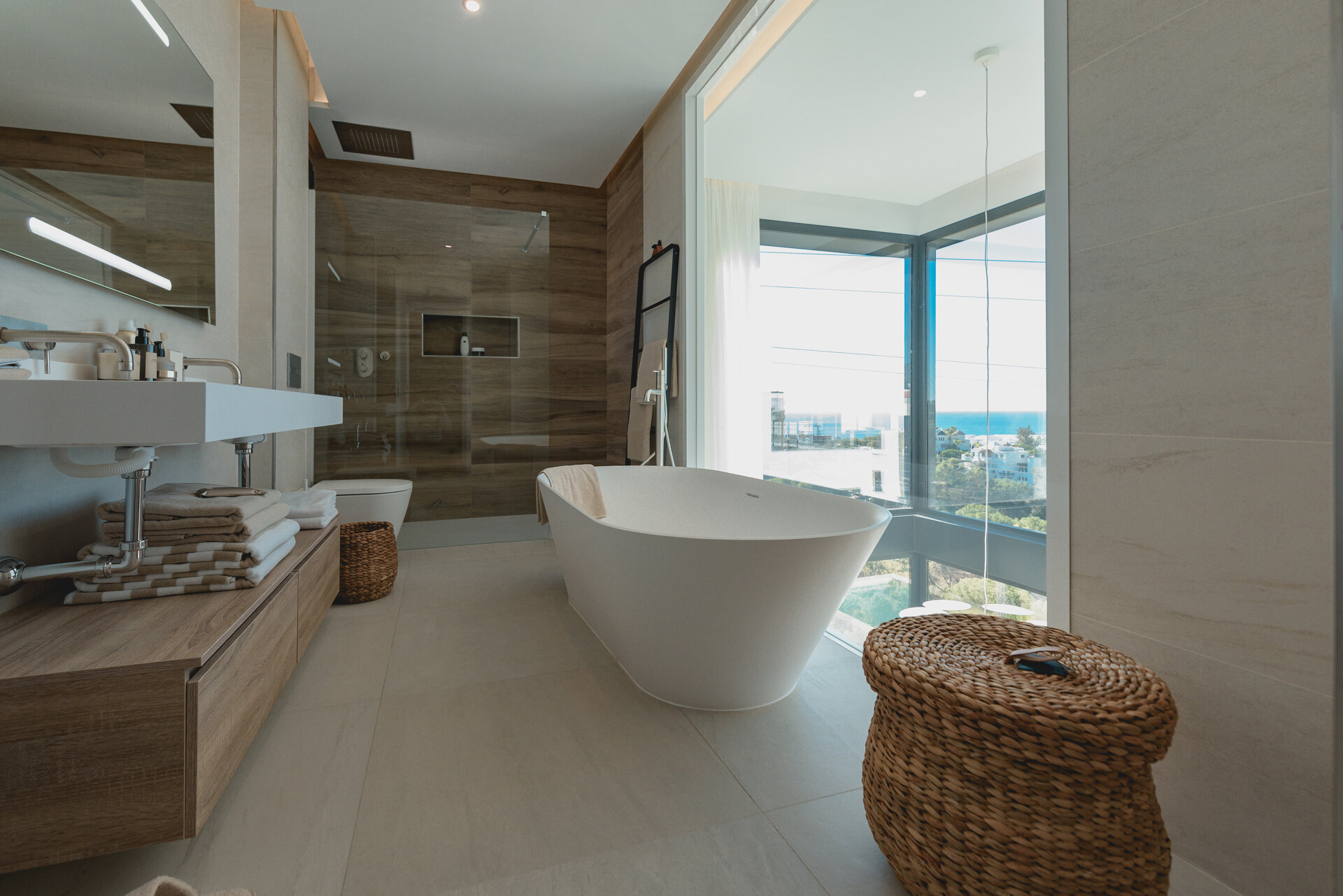 Exclusive & contemporary living in new complex
