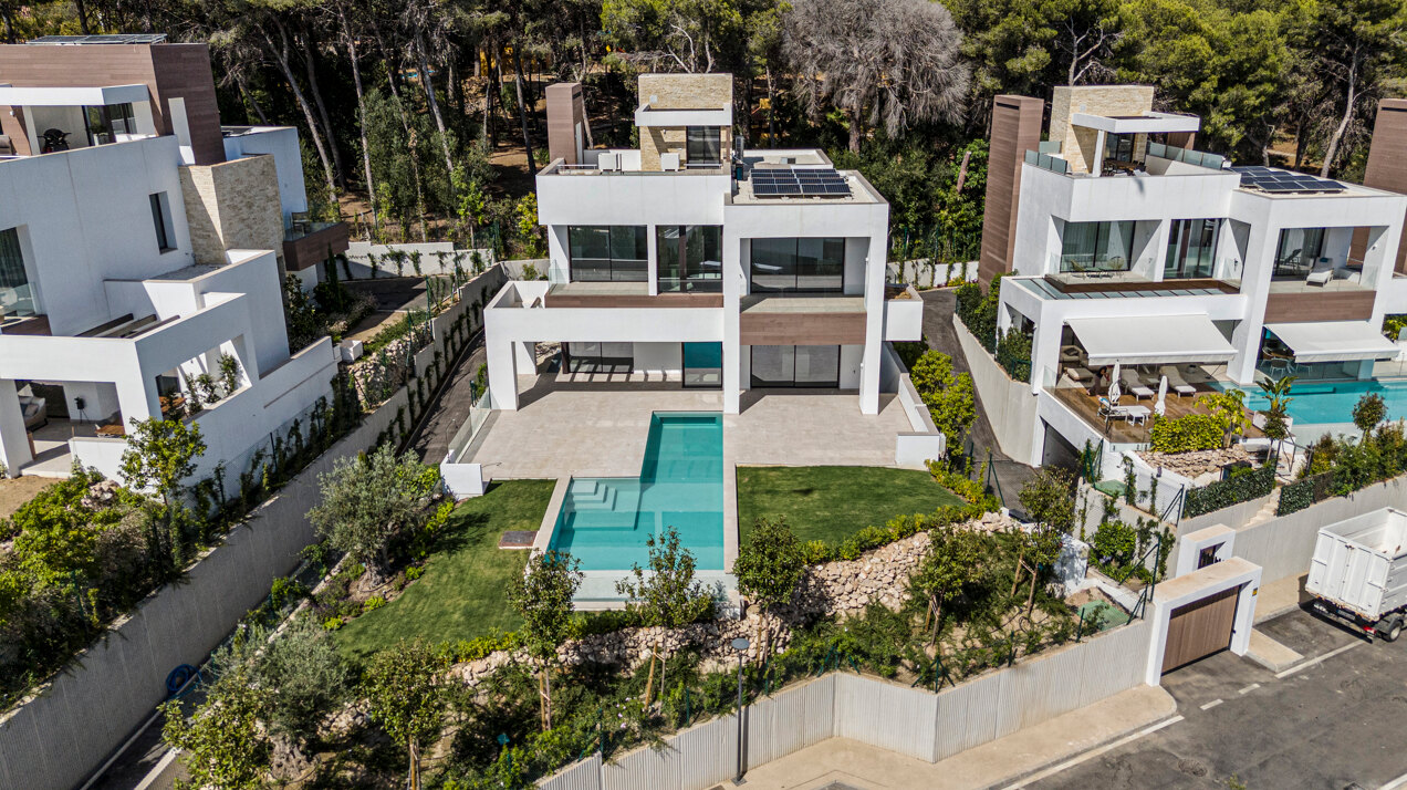 Sleek, chic and modern 4 bedroom villa nestled within prestigious community on Marbella Golden Mile