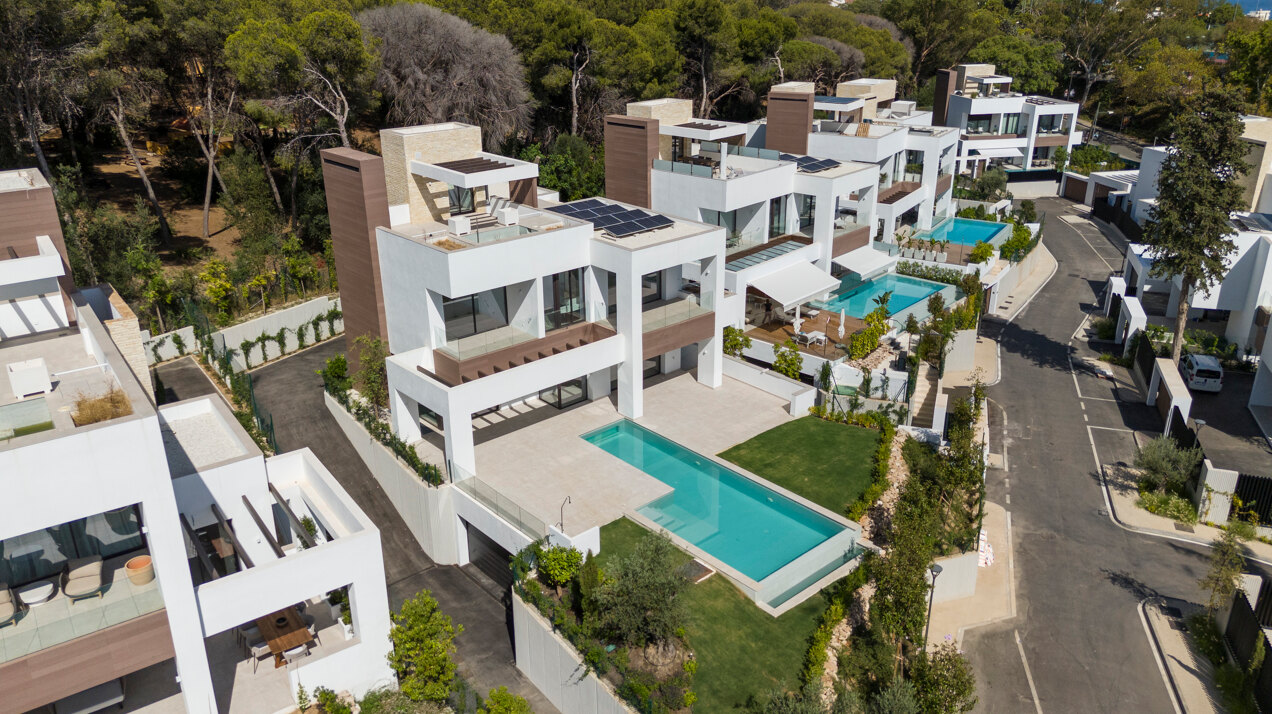 Sleek, chic and modern 4 bedroom villa nestled within prestigious community on Marbella Golden Mile