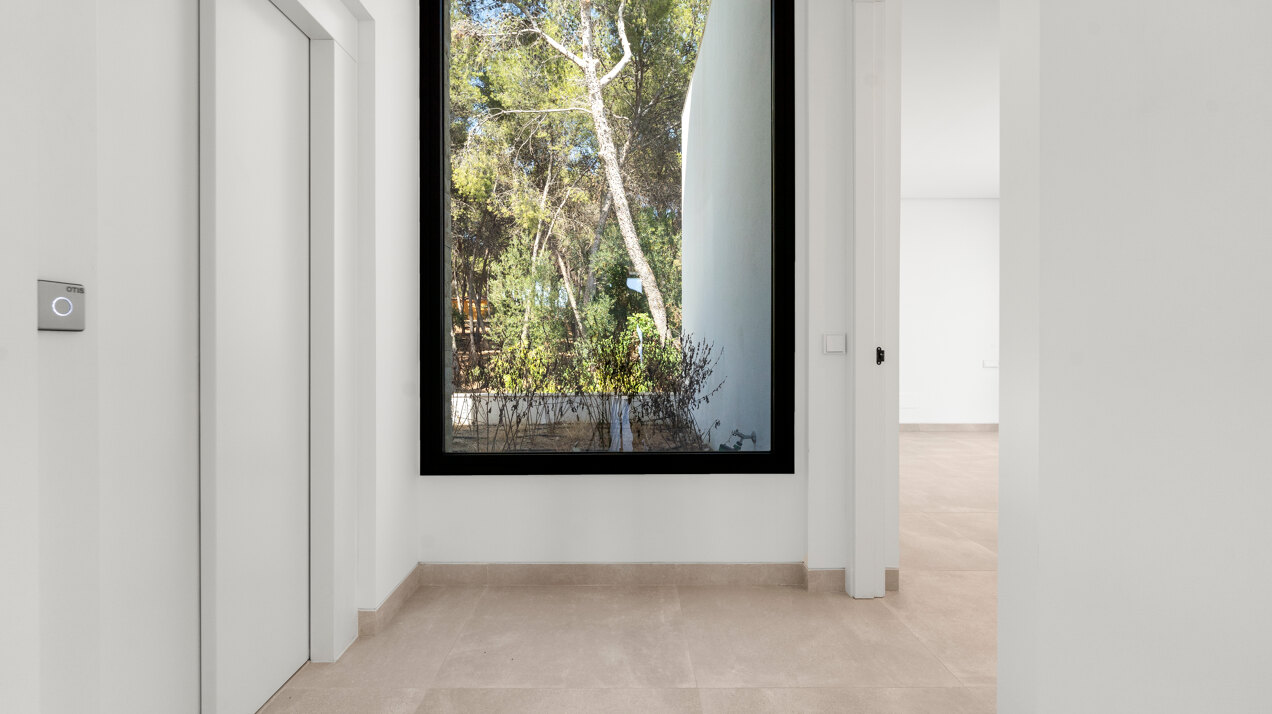 Sleek, chic and modern 4 bedroom villa nestled within prestigious community on Marbella Golden Mile