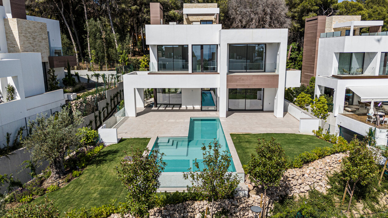 Sleek, chic and modern 4 bedroom villa nestled within prestigious community on Marbella Golden Mile