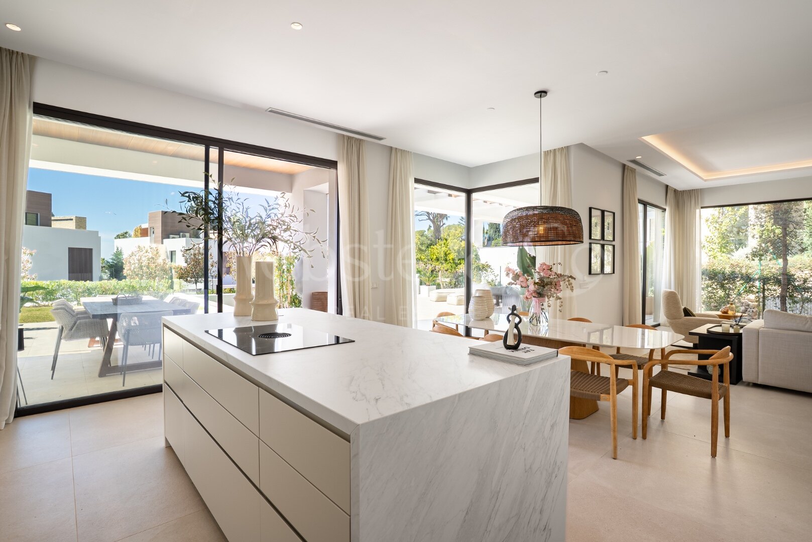 Villa Romero - Golden Mile Modernity