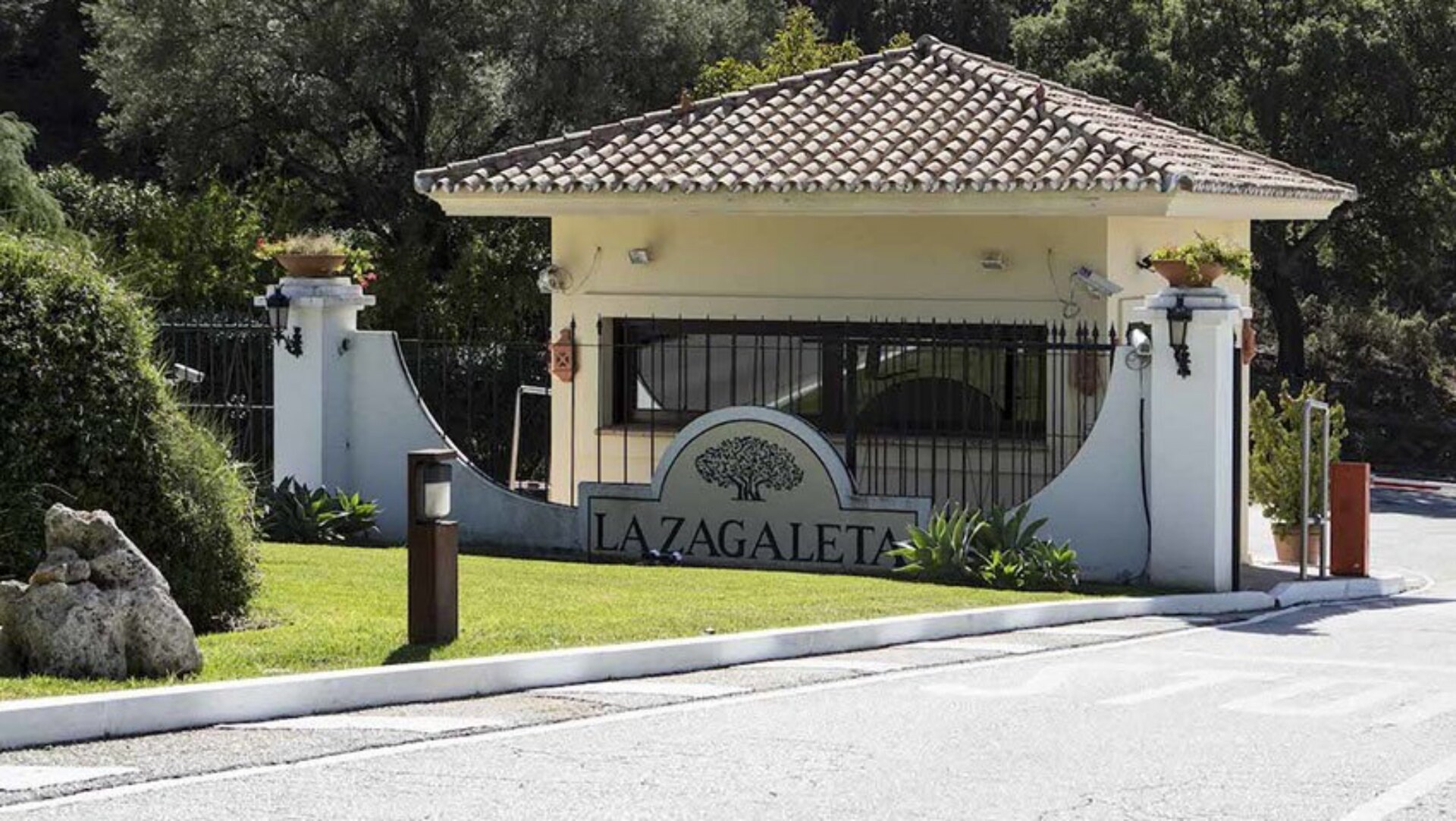 Opulent villa with sea views in La Zagaleta, Marbella