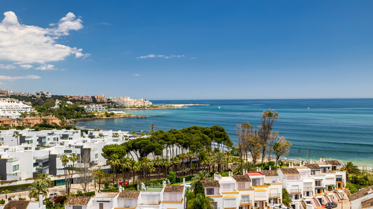 Duplex Penthouse for sale in Bahia Dorada, Estepona West