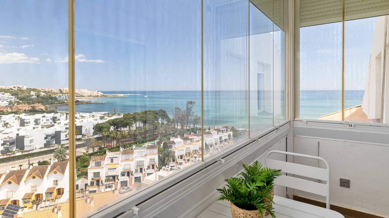 Duplex Penthouse for sale in Bahia Dorada, Estepona West