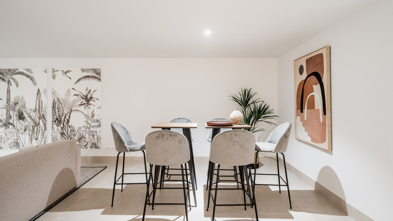 Exquisite contemporary villa nestled in the picturesque landscapes between Marbella and Estepona.