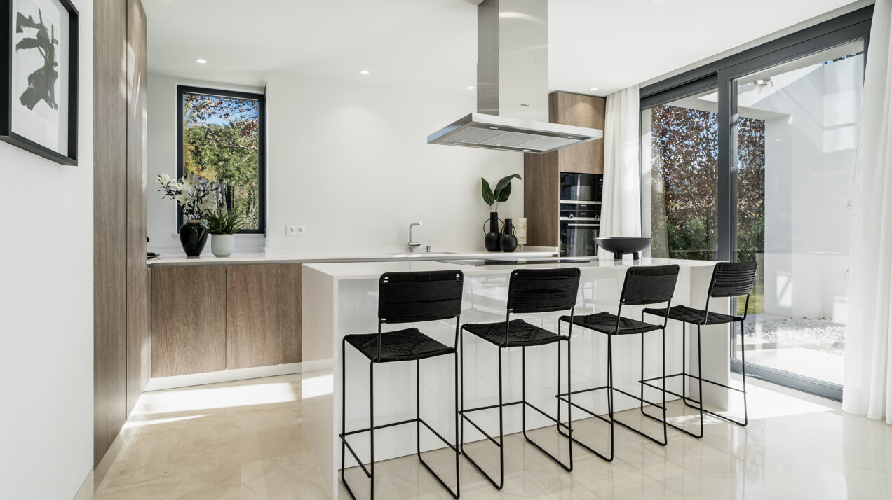 Exquisite contemporary villa nestled in the picturesque landscapes between Marbella and Estepona.
