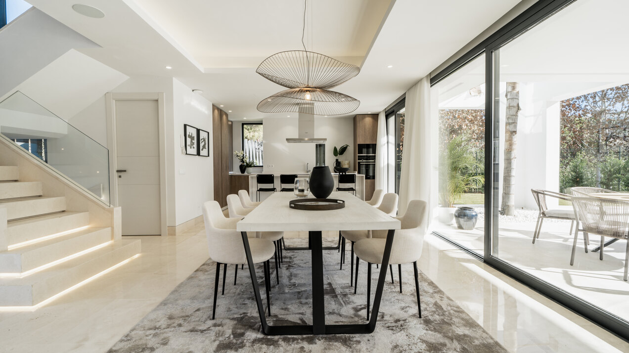 Exquisite contemporary villa nestled in the picturesque landscapes between Marbella and Estepona.