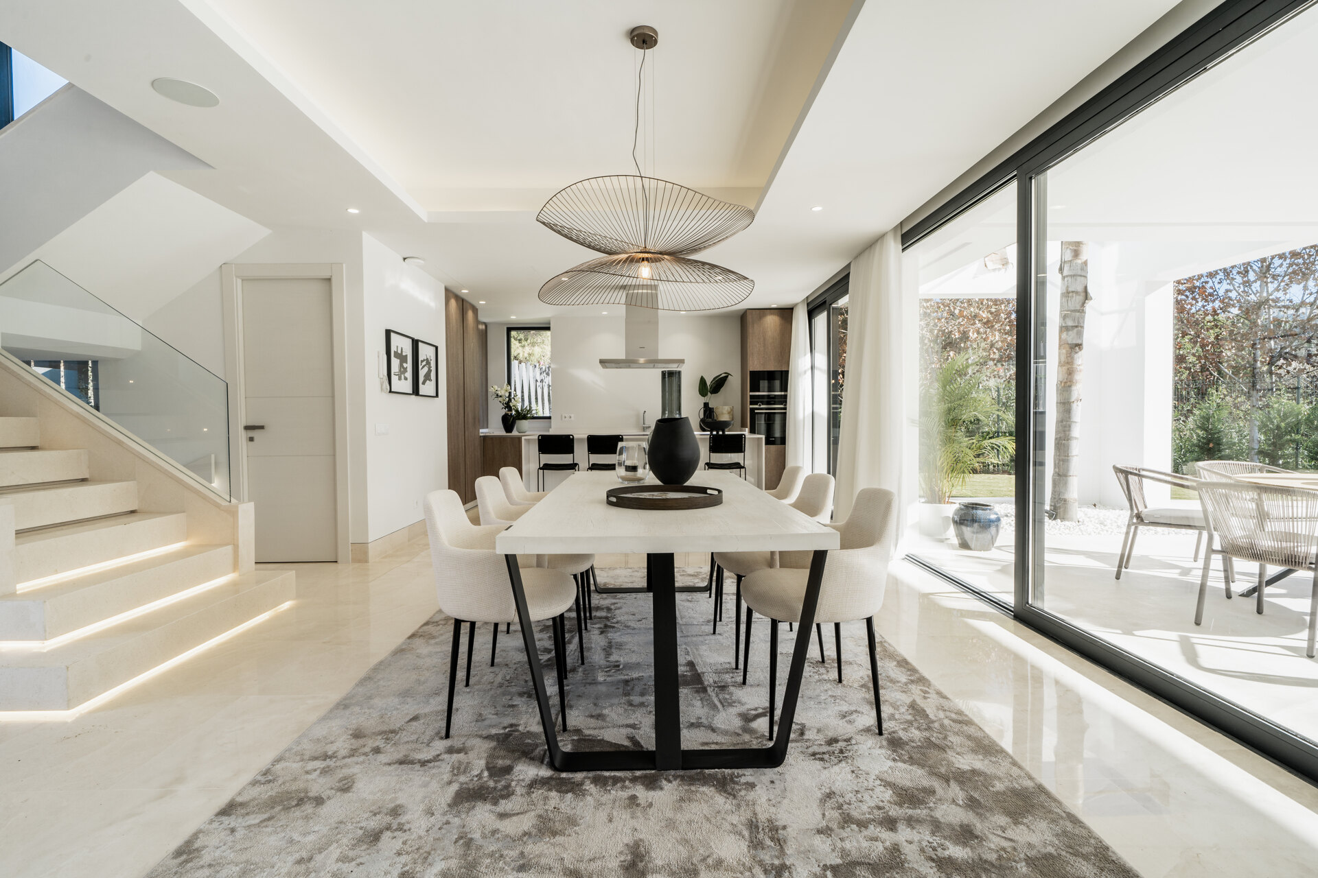 Exquisite contemporary villa nestled in the picturesque landscapes between Marbella and Estepona.