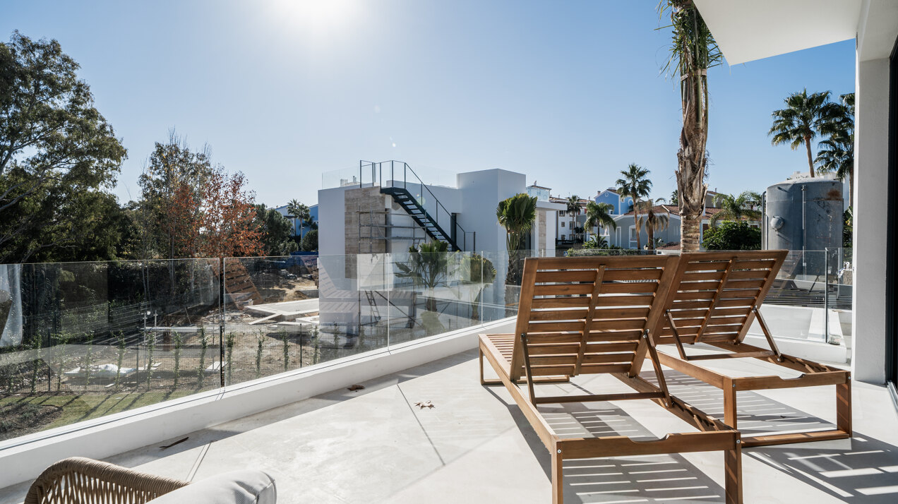Exquisite contemporary villa nestled in the picturesque landscapes between Marbella and Estepona.