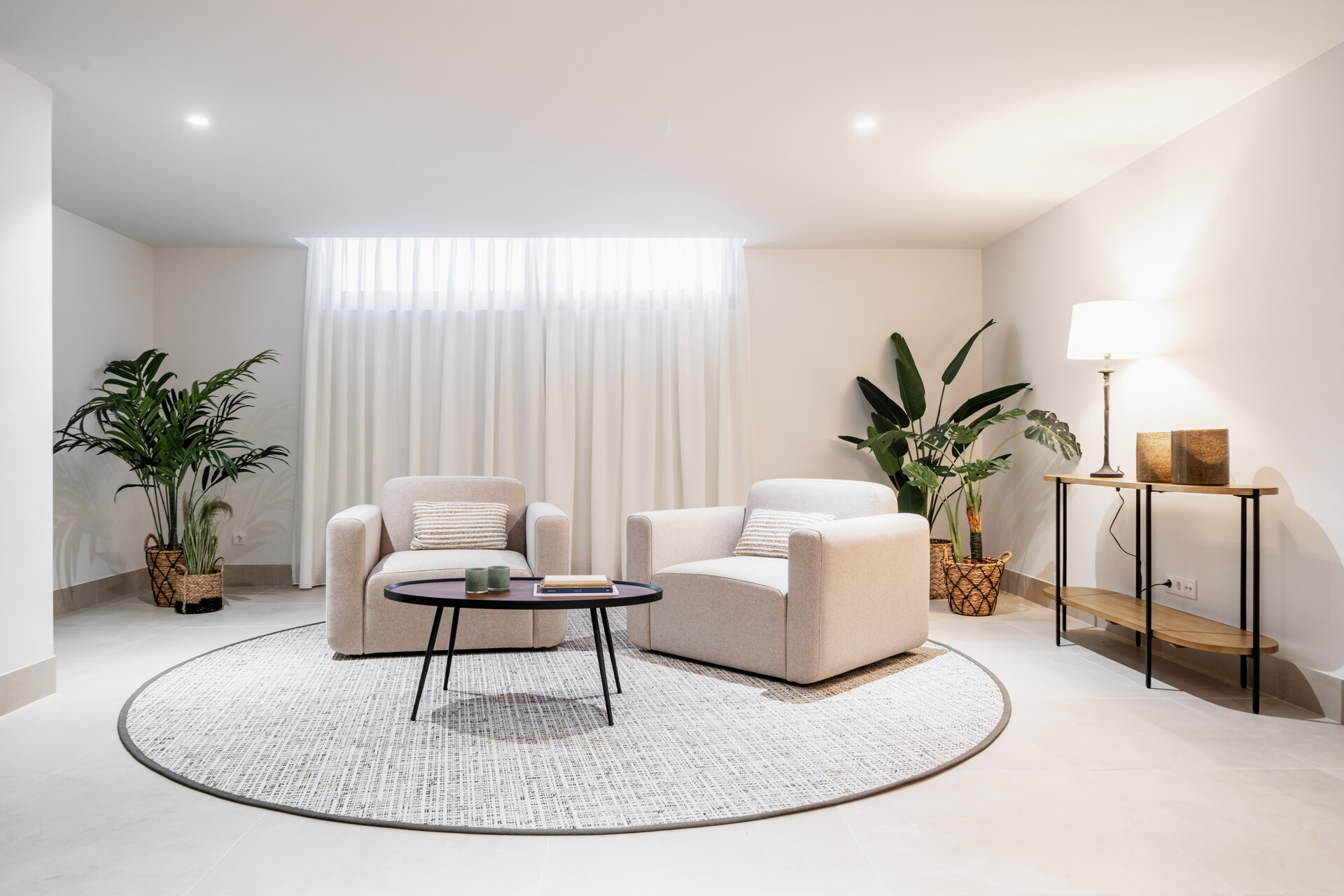 Exquisite contemporary villa nestled in the picturesque landscapes between Marbella and Estepona.