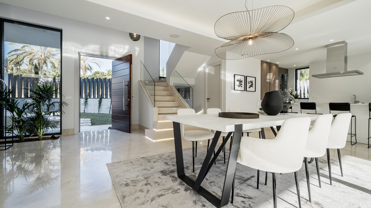 Exquisite contemporary villa nestled in the picturesque landscapes between Marbella and Estepona.