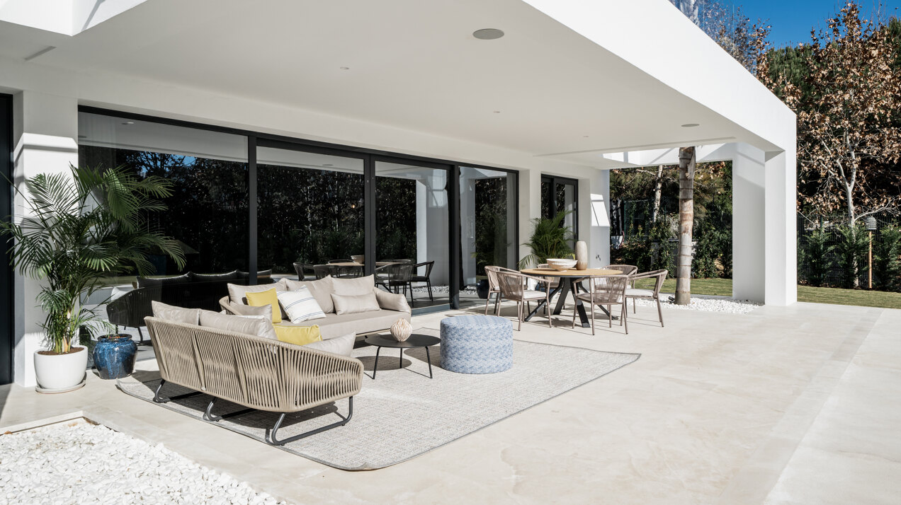 Exquisite contemporary villa nestled in the picturesque landscapes between Marbella and Estepona.