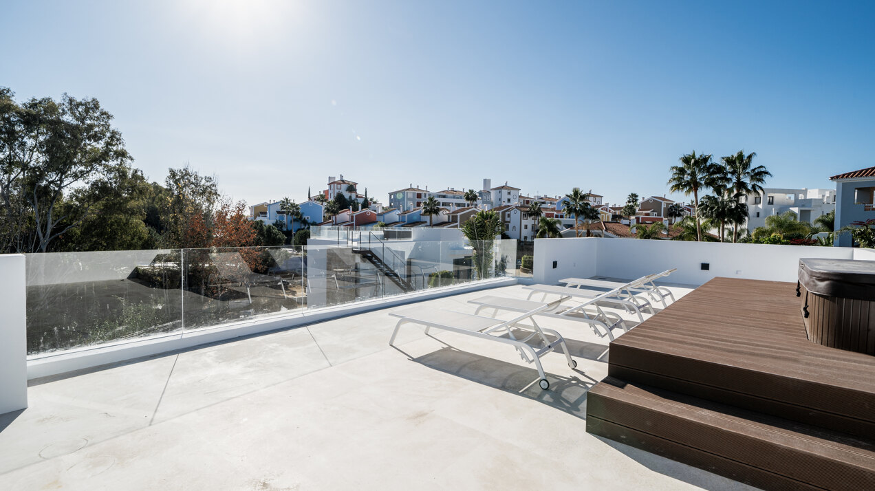 Exquisite contemporary villa nestled in the picturesque landscapes between Marbella and Estepona.