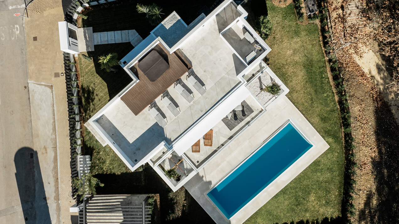 Exquisite contemporary villa nestled in the picturesque landscapes between Marbella and Estepona.