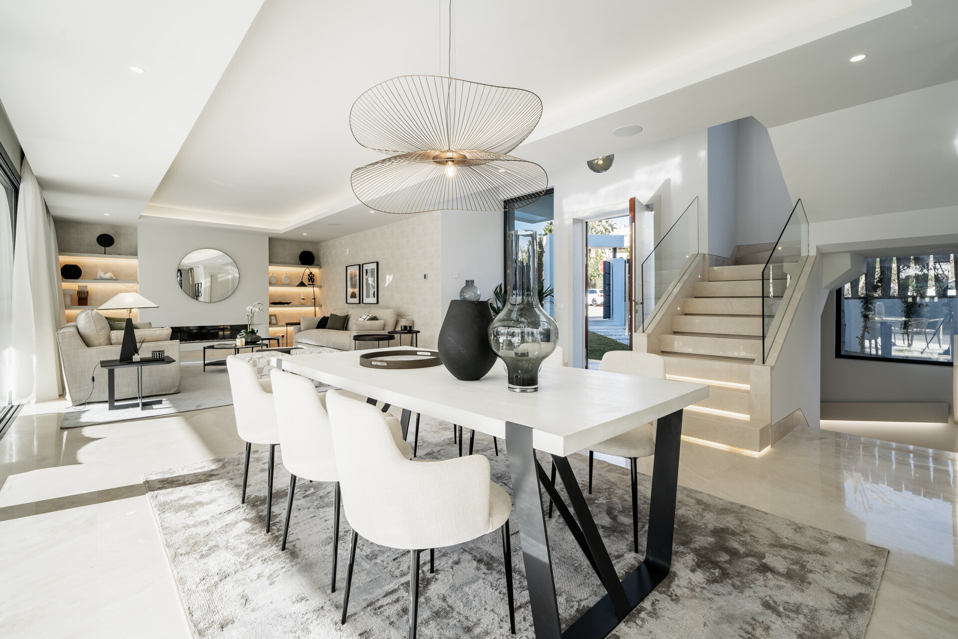 Exquisite contemporary villa nestled in the picturesque landscapes between Marbella and Estepona.