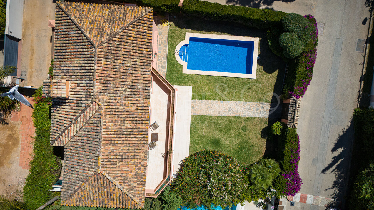 Villa Casablanca - Beachside Luxury on Golden Mile