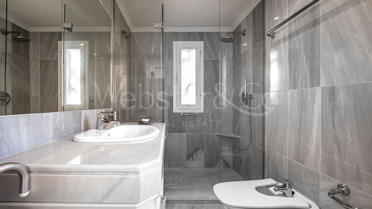 Villa Casablanca - Beachside Luxury on Golden Mile