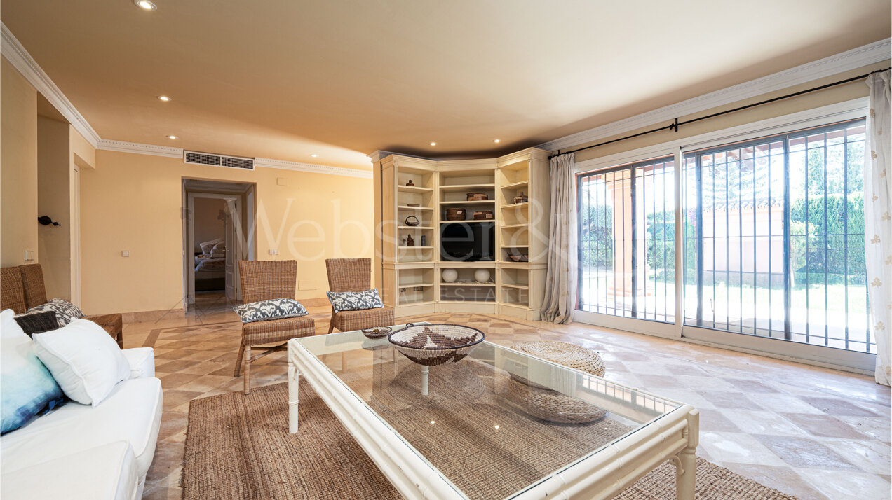 Villa Casablanca - Beachside Luxury on Golden Mile