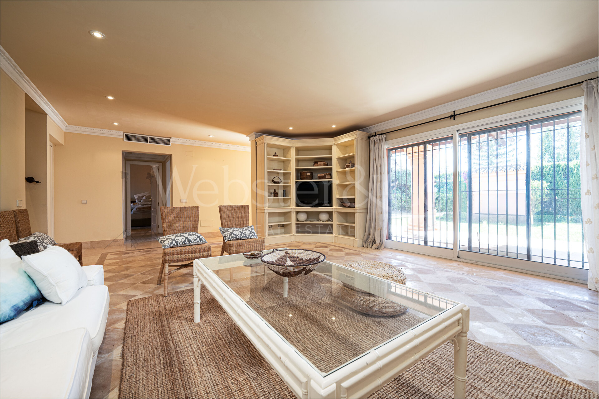 Villa Casablanca - Beachside Luxury on Golden Mile