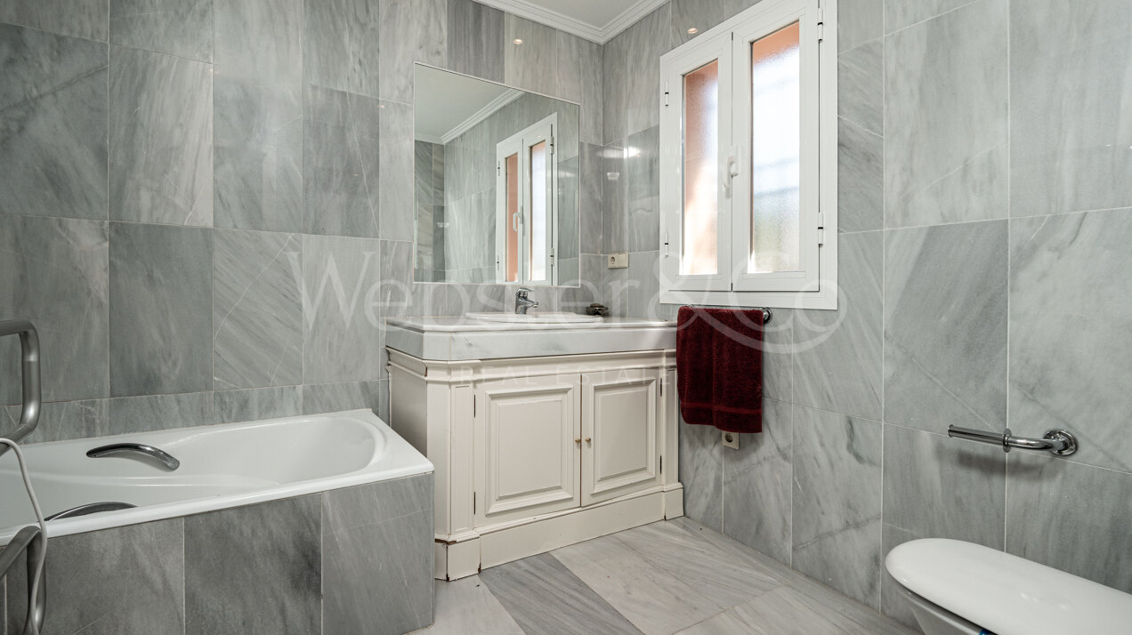 Villa Casablanca - Beachside Luxury on Golden Mile