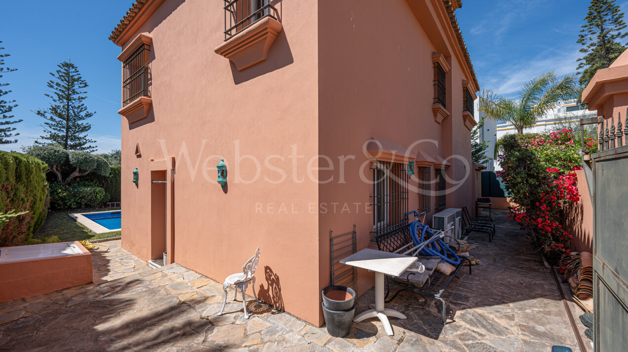 Villa Casablanca - Beachside Luxury on Golden Mile