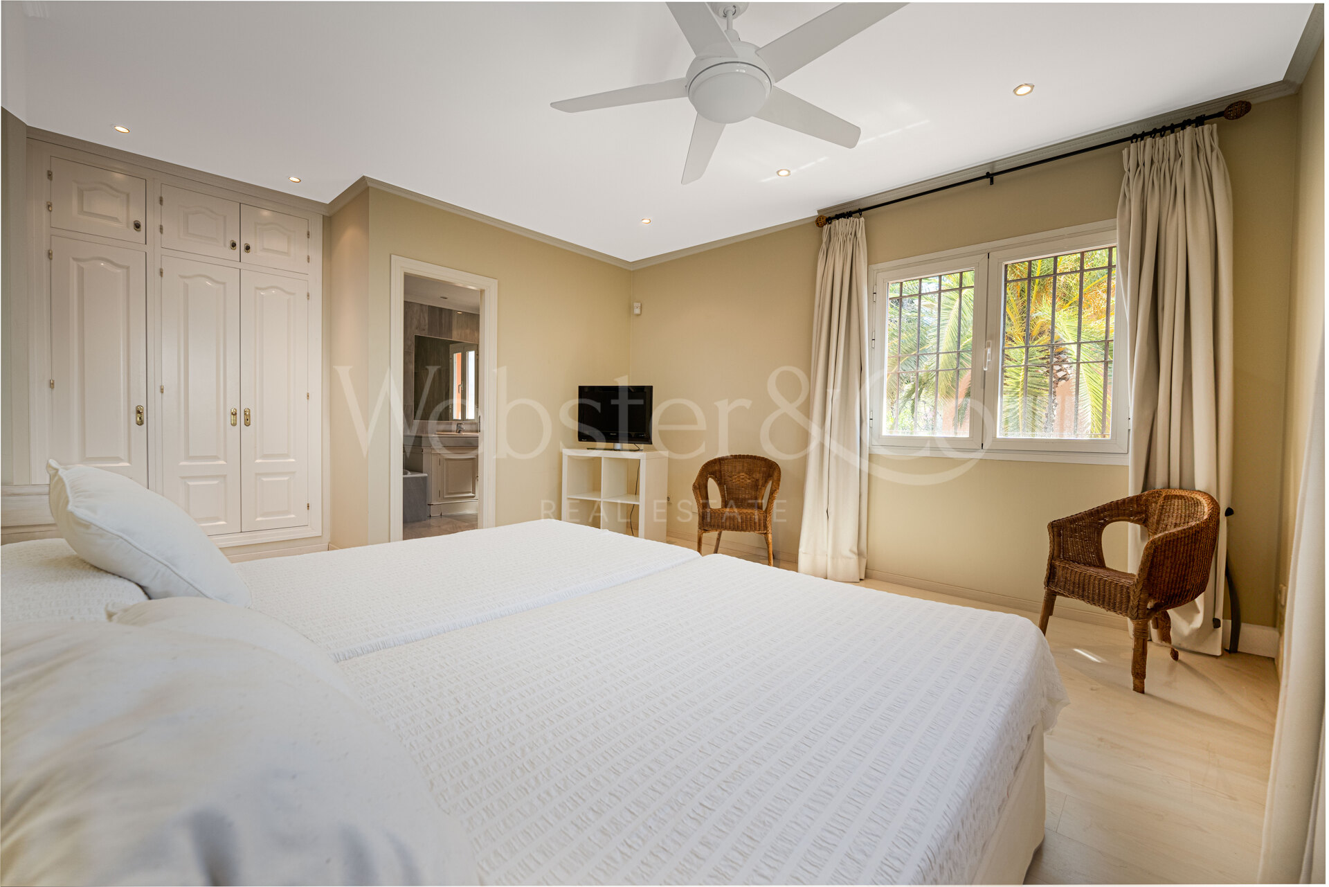 Villa Casablanca - Beachside Luxury on Golden Mile