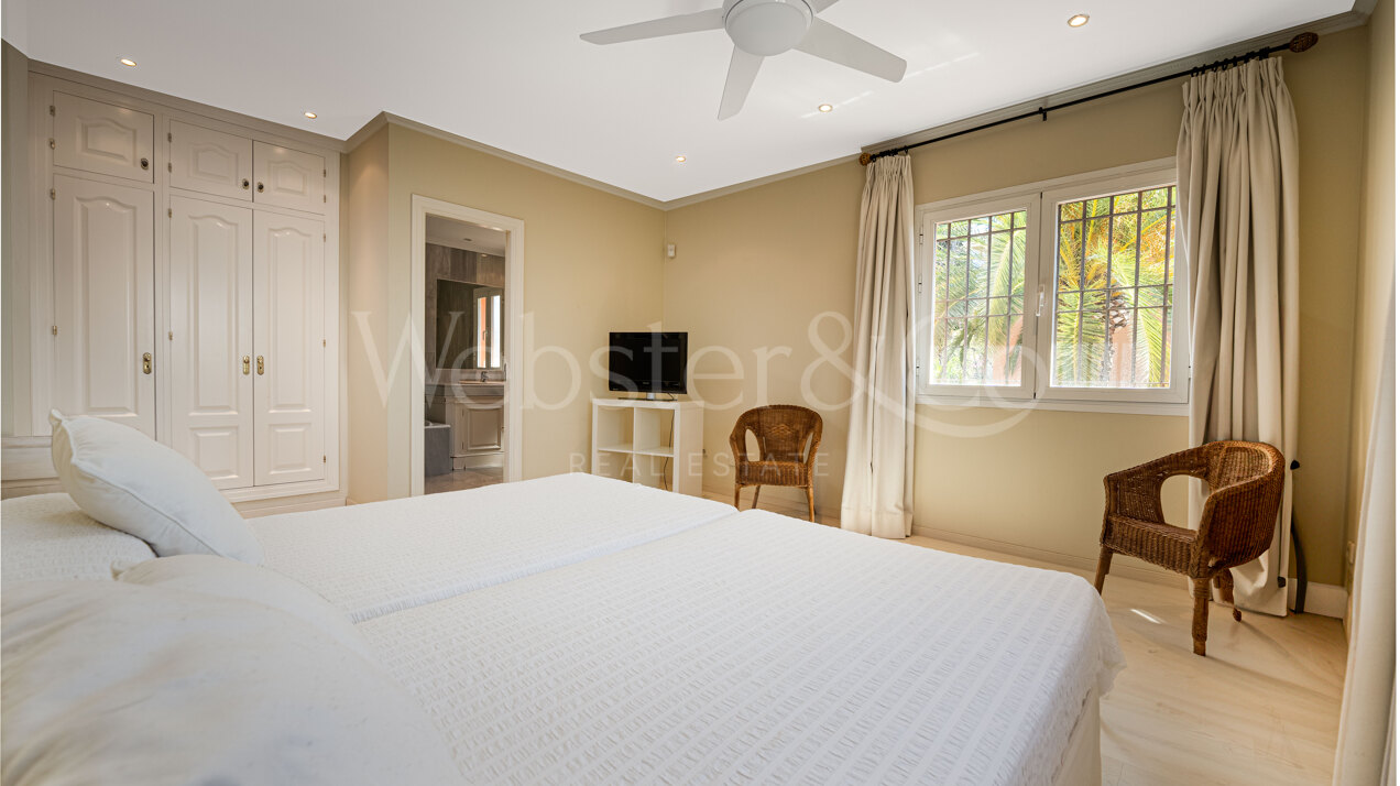 Villa Casablanca - Beachside Luxury on Golden Mile