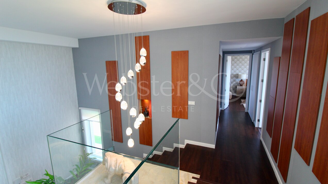 Exclusiva Villa en Primera Línea de Golf en Benahavís